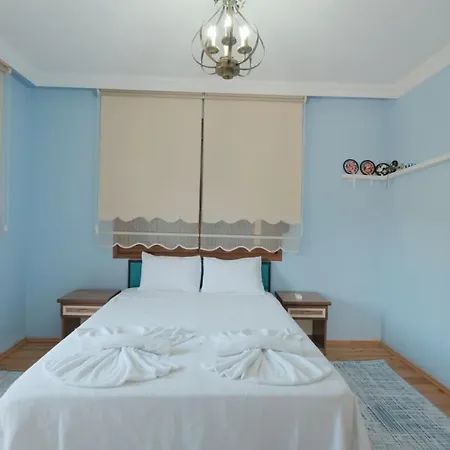 Lueks Bahceli Oezel Havuzlu Fethiye